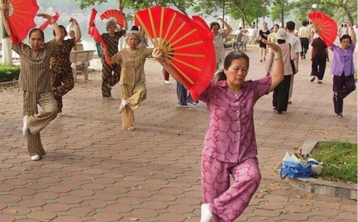 Martial arts in Hanoi with red fan